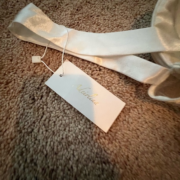 Adeirlina - white bustier crop top - Picture 3 of 3